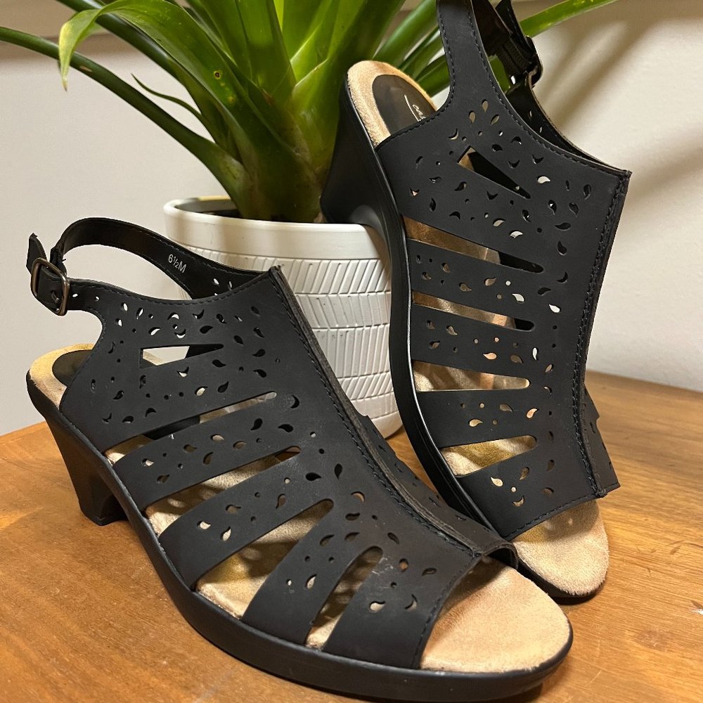 Easy Street Comfort Wave Black Sandals Sz 6.5